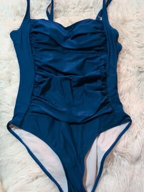 Ekouaer Ladies Sim Suit. With Slimming Rouching.